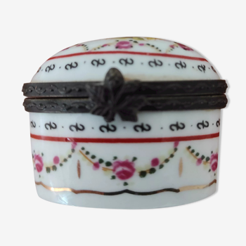 Porcelain box pillbox type