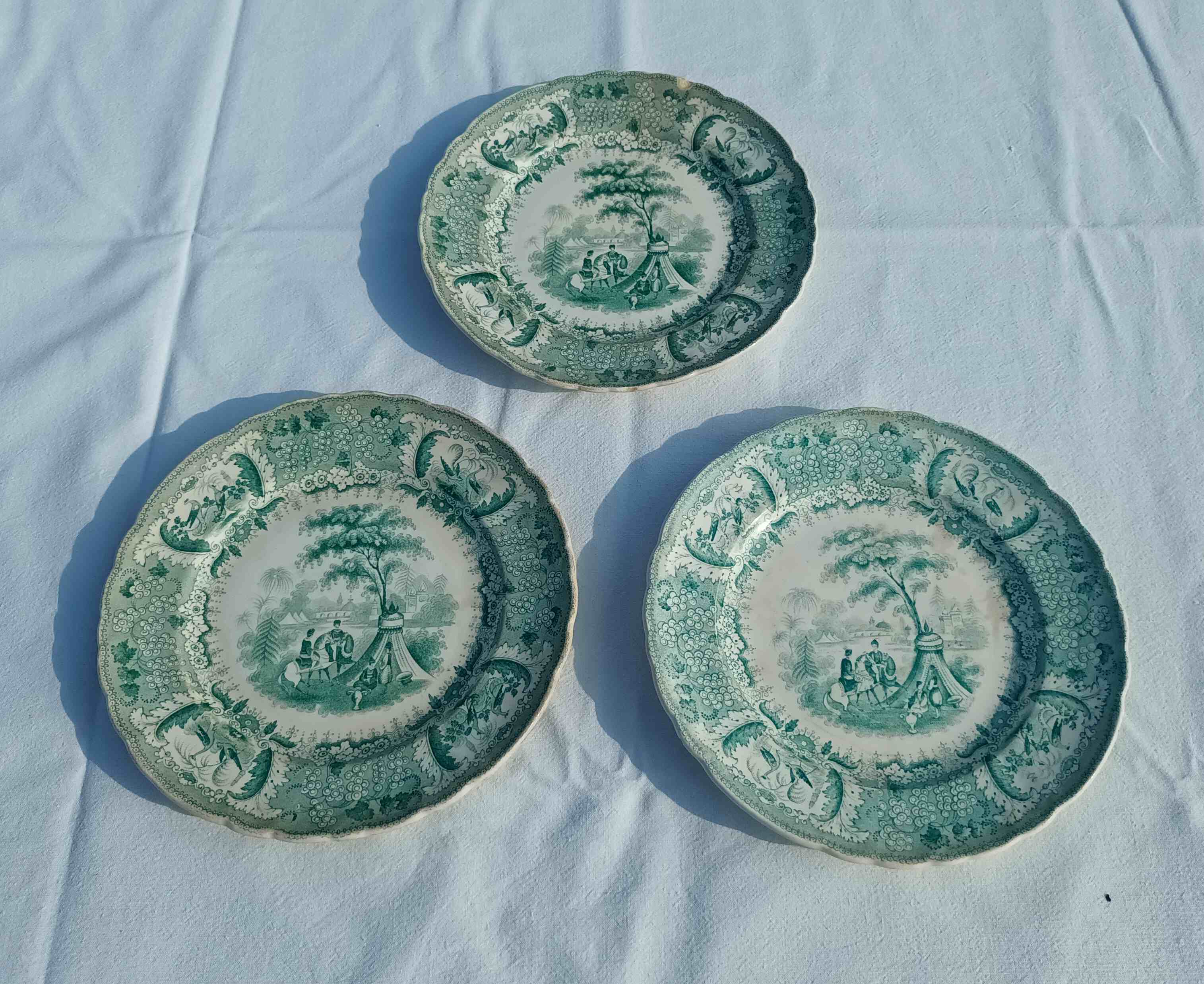 Set of 3 appetizers plates in earthenware of Bordeaux David Johnston XVIIth