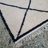 Tapis berbère en laine cadre noir 182x347 cm