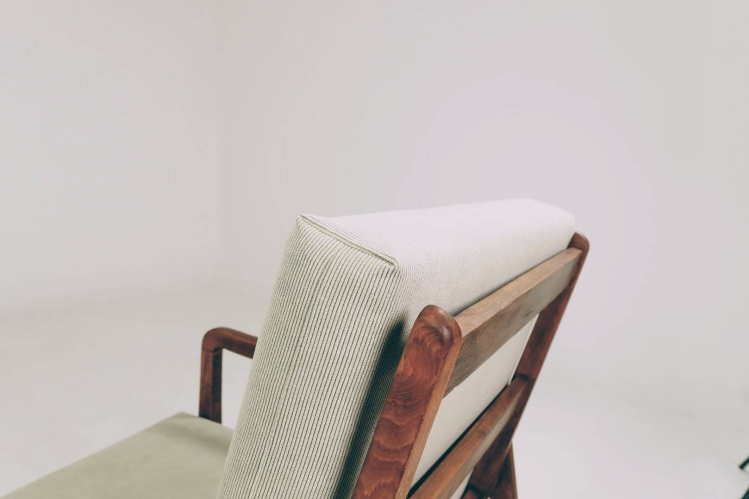 Fauteuil vintage olive vert velours côtelé 1960