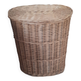 Wicker laundry basket with lid