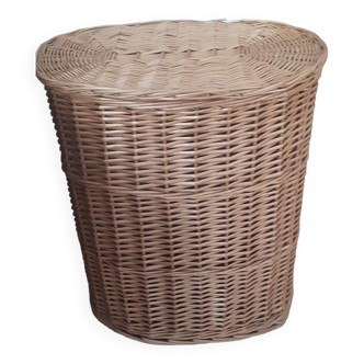 Wicker laundry basket with lid