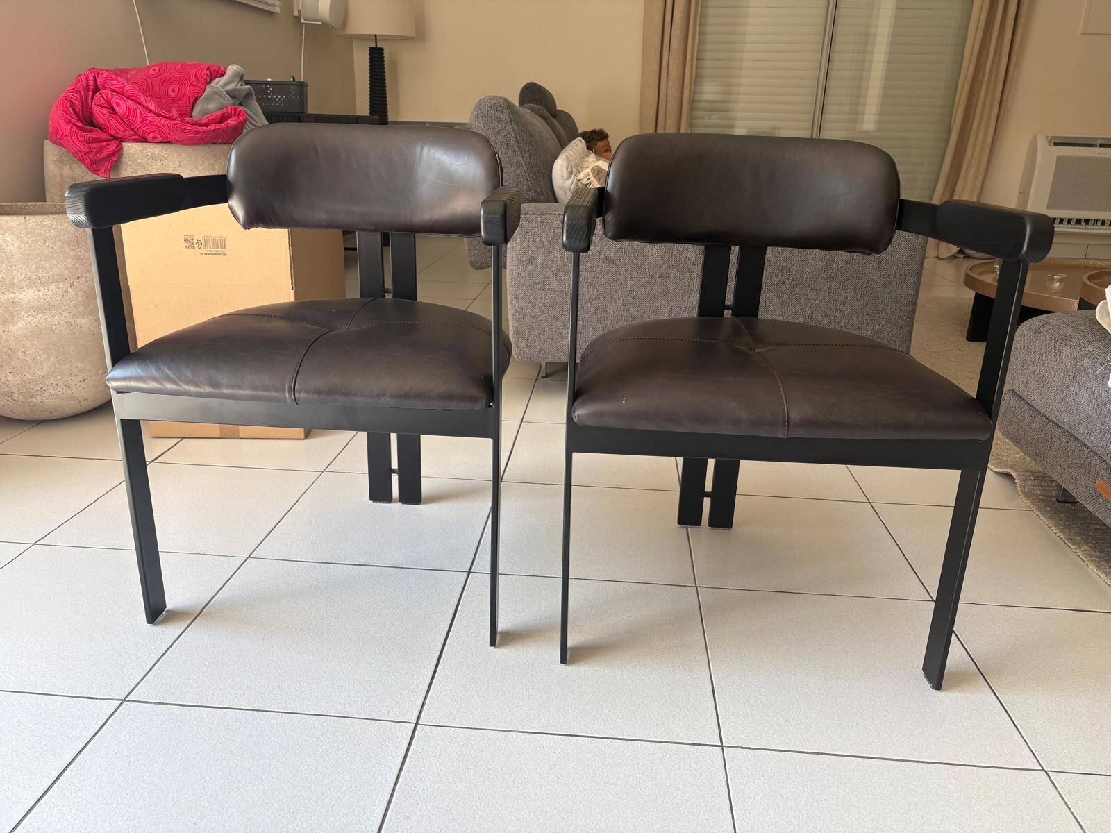 Set of 2 black leather and metal armchairs
