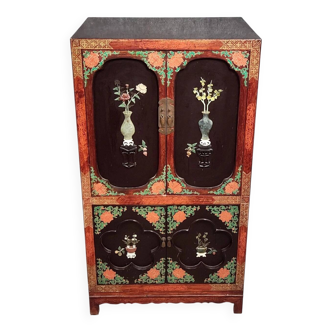 Asia, 20th century: Lacquered cabinet decorated with vases of flowers in hardstone