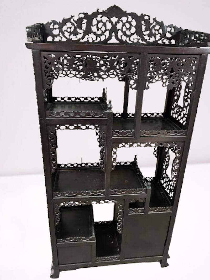 Richly carved antique Chinese display shelf – 19th century