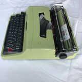 Machine à écrire olivetti lettera 32 verte