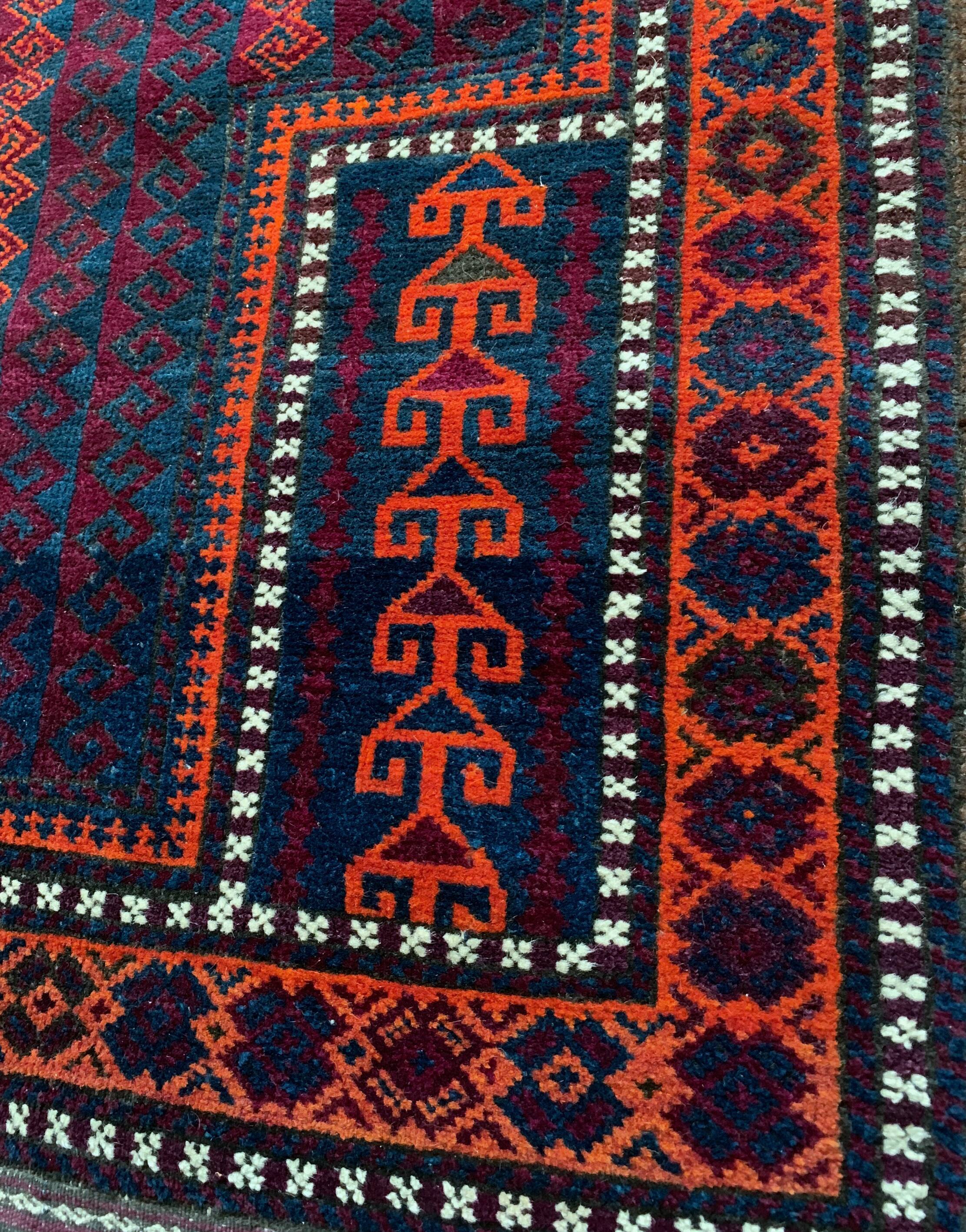 Oriental hand-knotted wool rug 132/133 cm