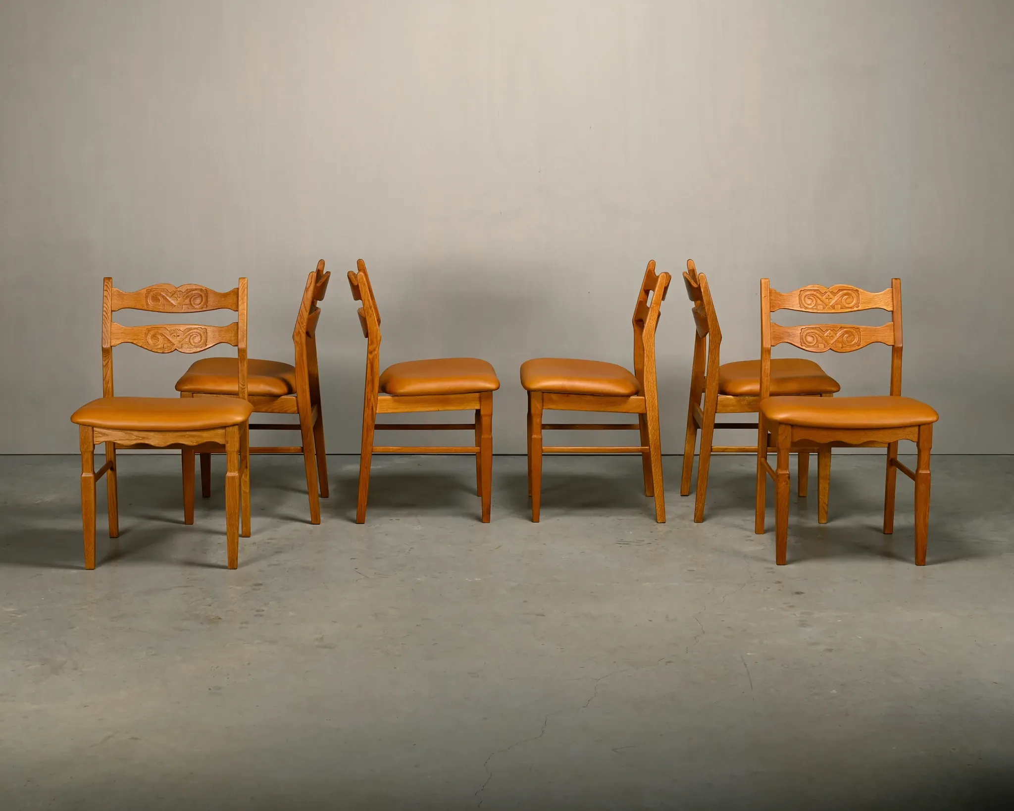 Chaises de salle à manger style Razorblade par Henning Kjærnulf en chêne et cuir, Danemark
