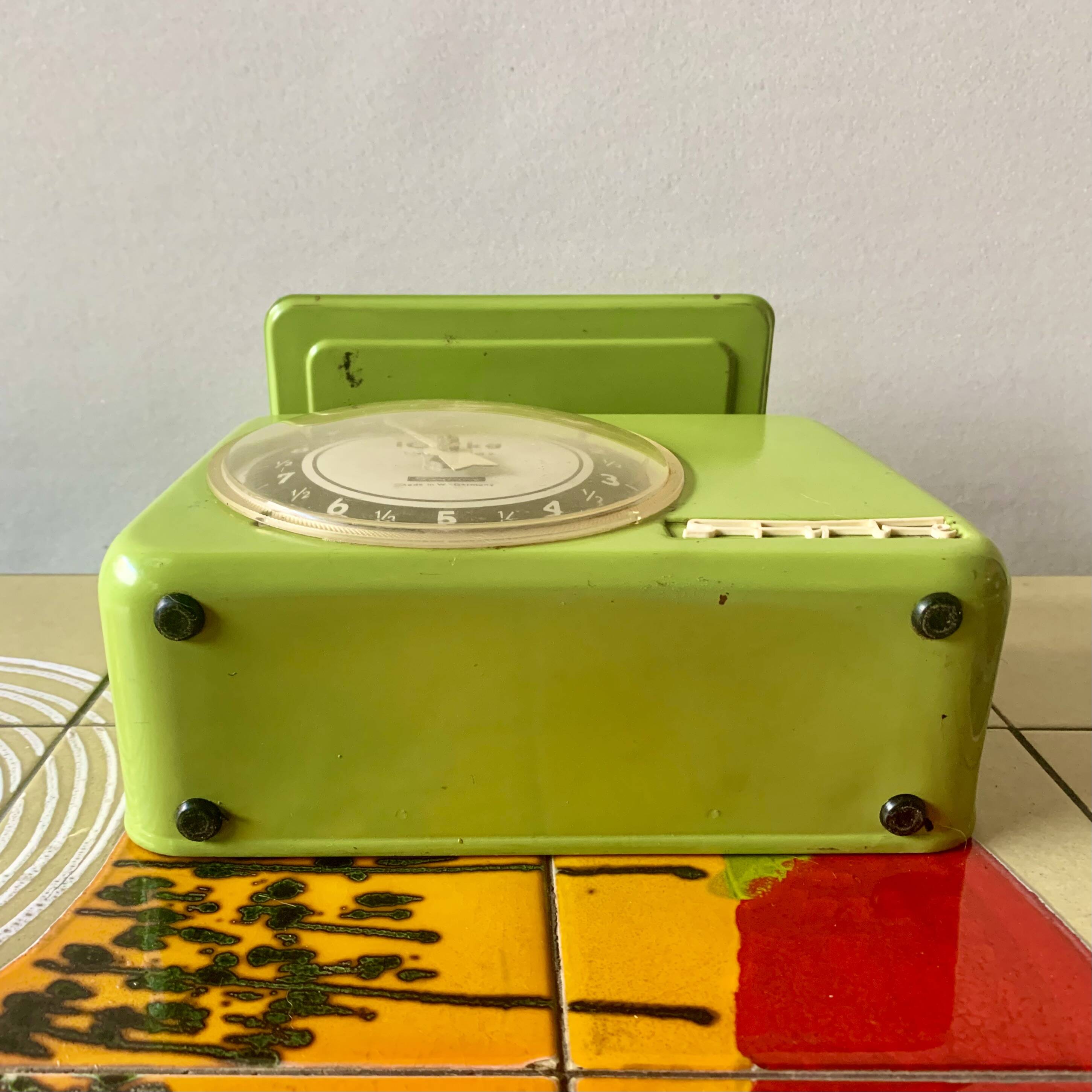 Stube vintage household scale in green enameled metal - Force 10