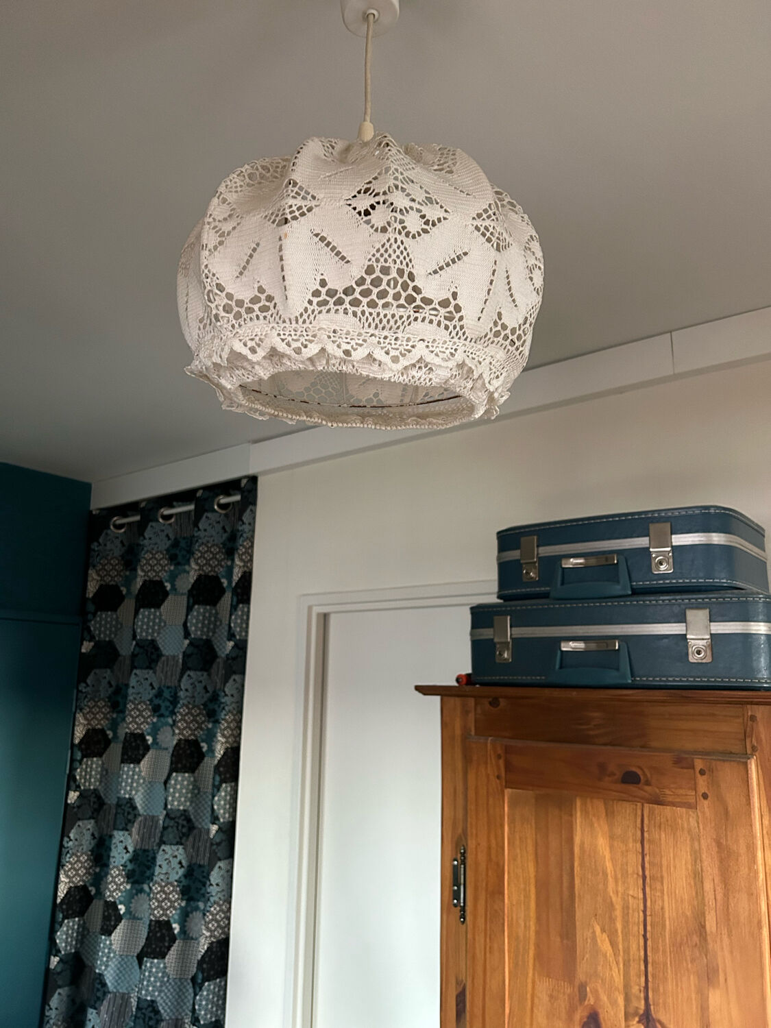 Vintage hook suspension