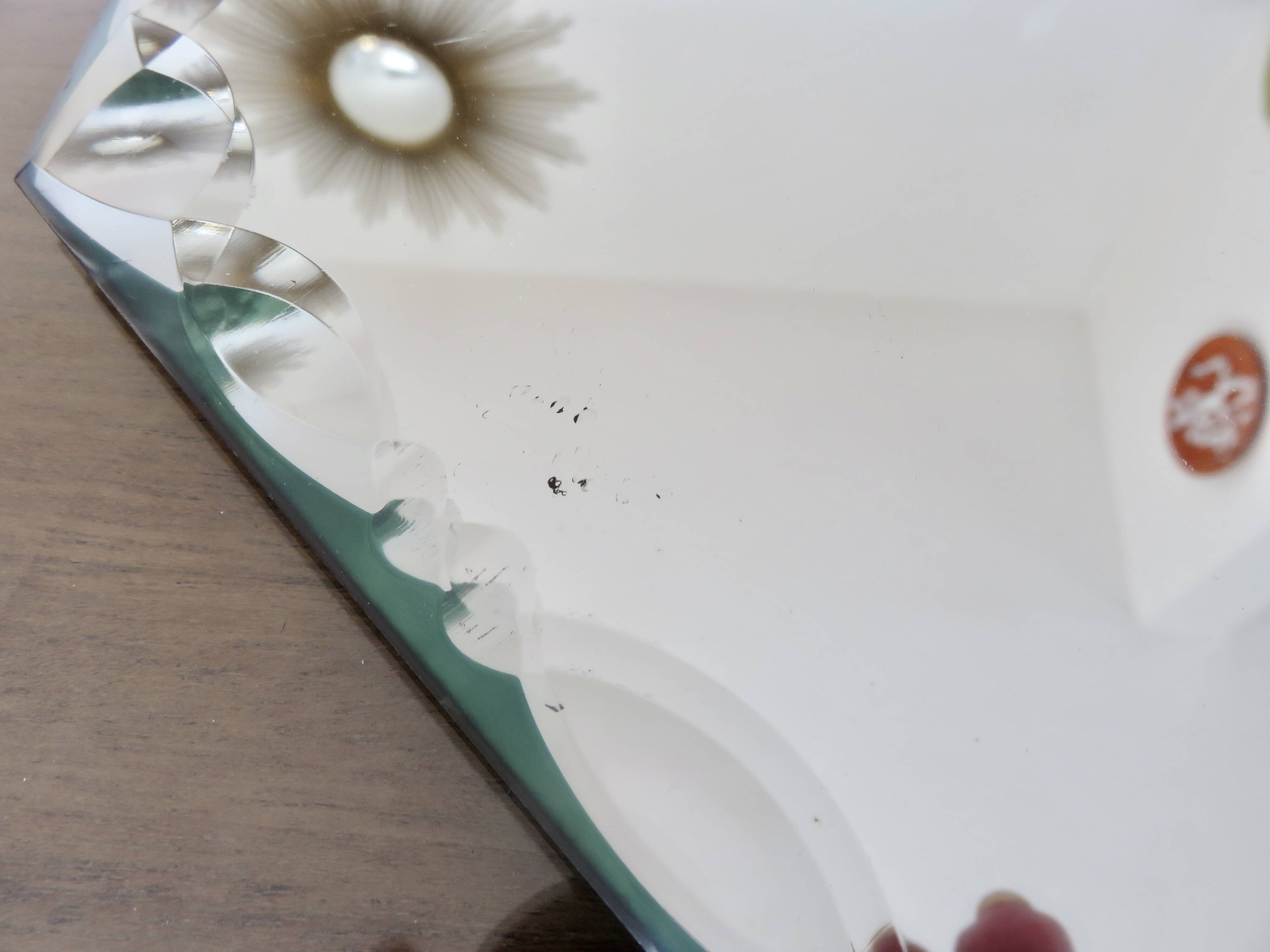 Large bevelled octagonal mirror to be placed, 1940s.