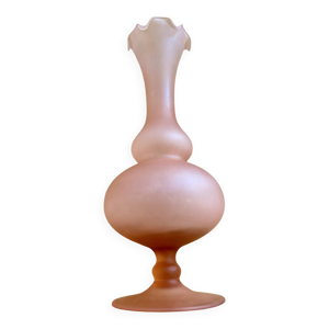 Vase en verre opalin