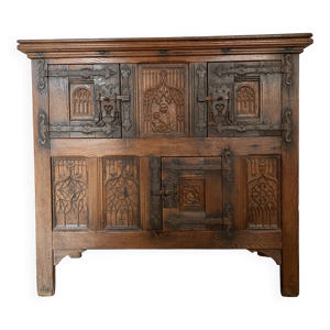 Buffet de style Néo-Gothique