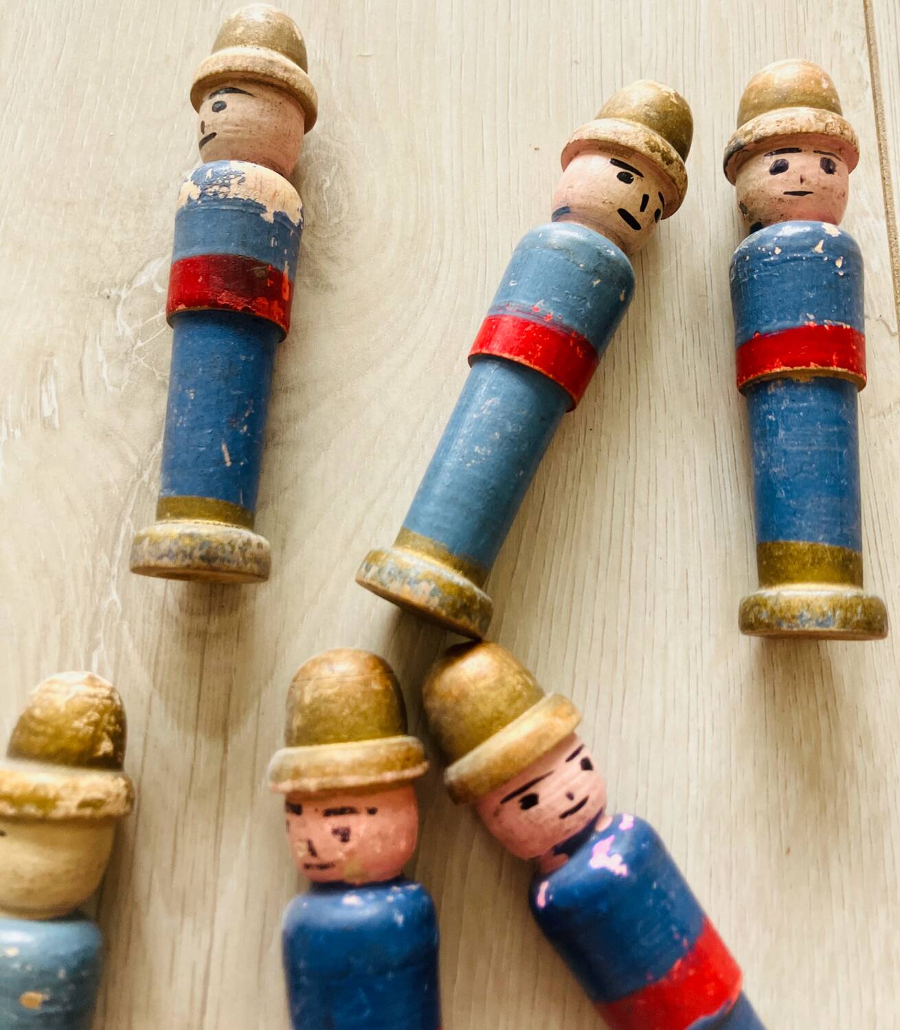 Set of 6 small soldiers