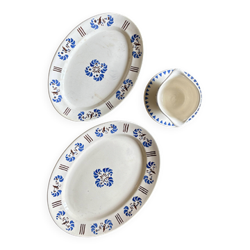 Set of 2 dishes and a vintage sauceboat - Laval -
