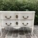 Commode blanche de style Louis XV