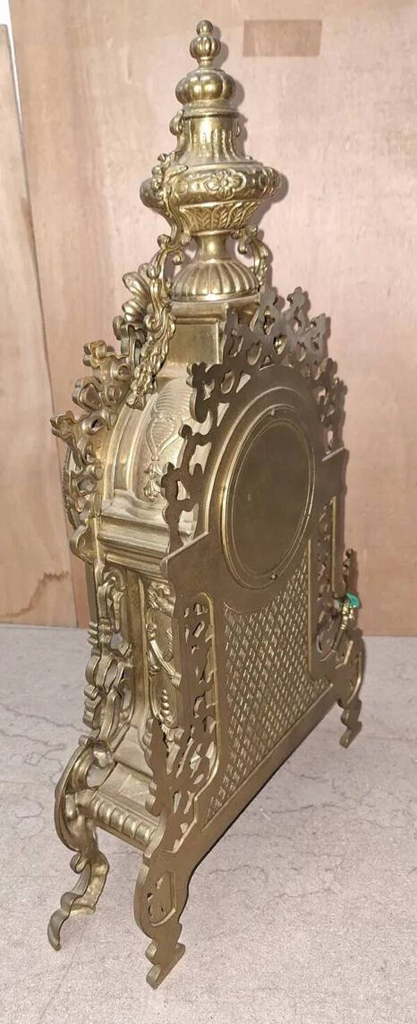 Pendule baroque et ses 2 candélabres en bronze