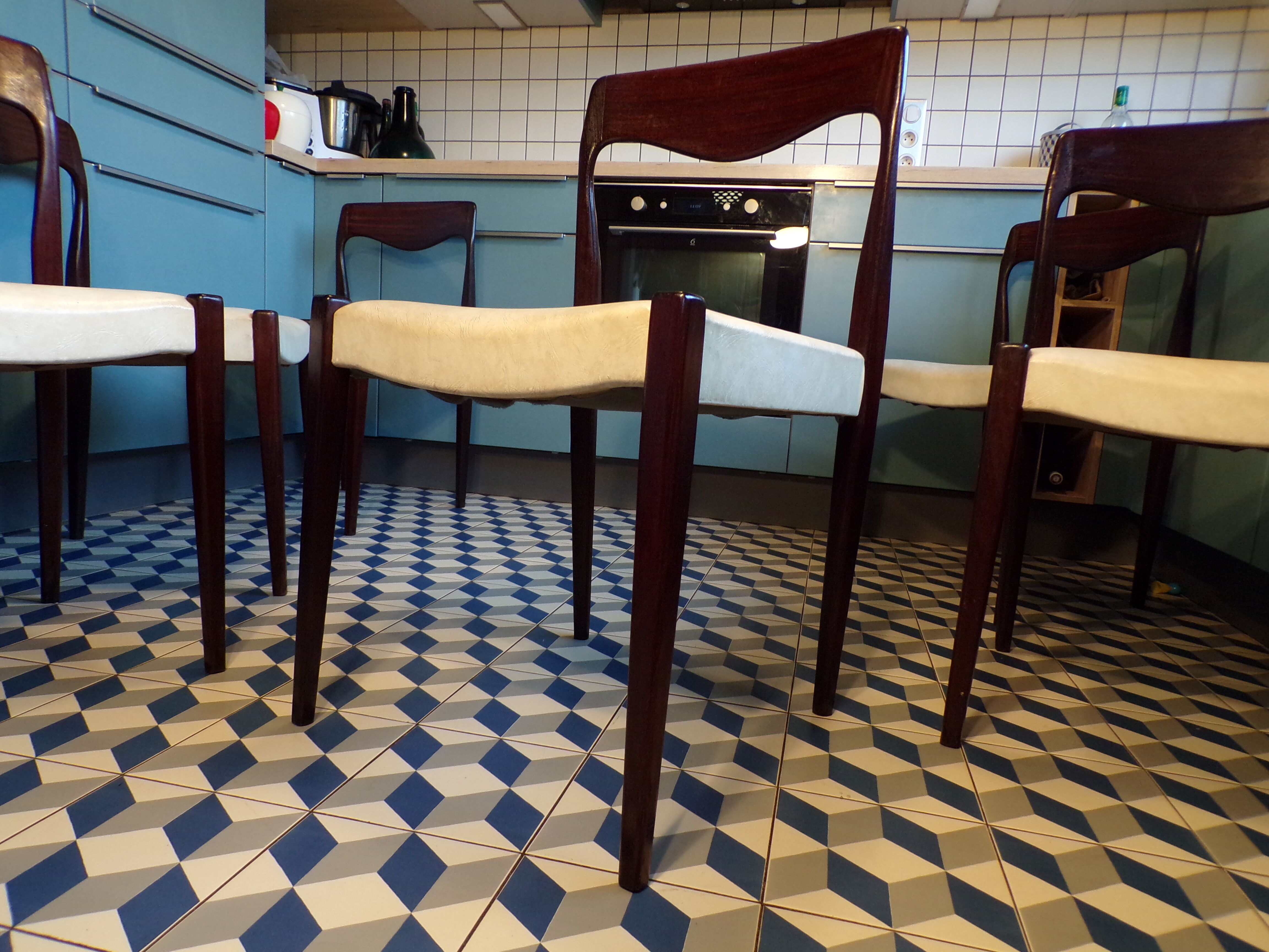 Suite 6 chairs Niels O' Moller