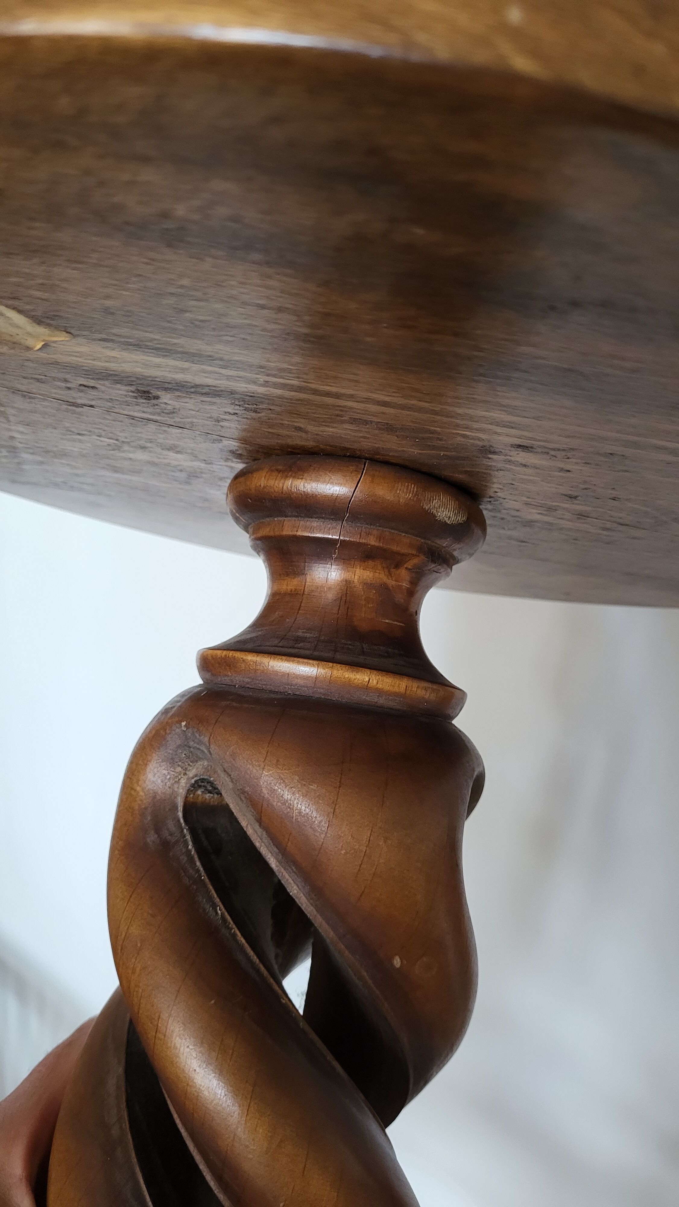 Table pedestal table / Fifth wheel Twisted foot