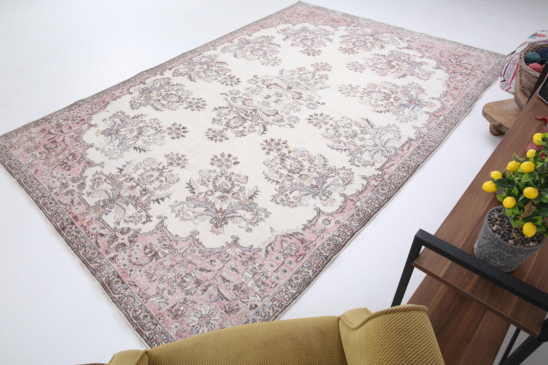 Farmhouse floral vintage carpet rug