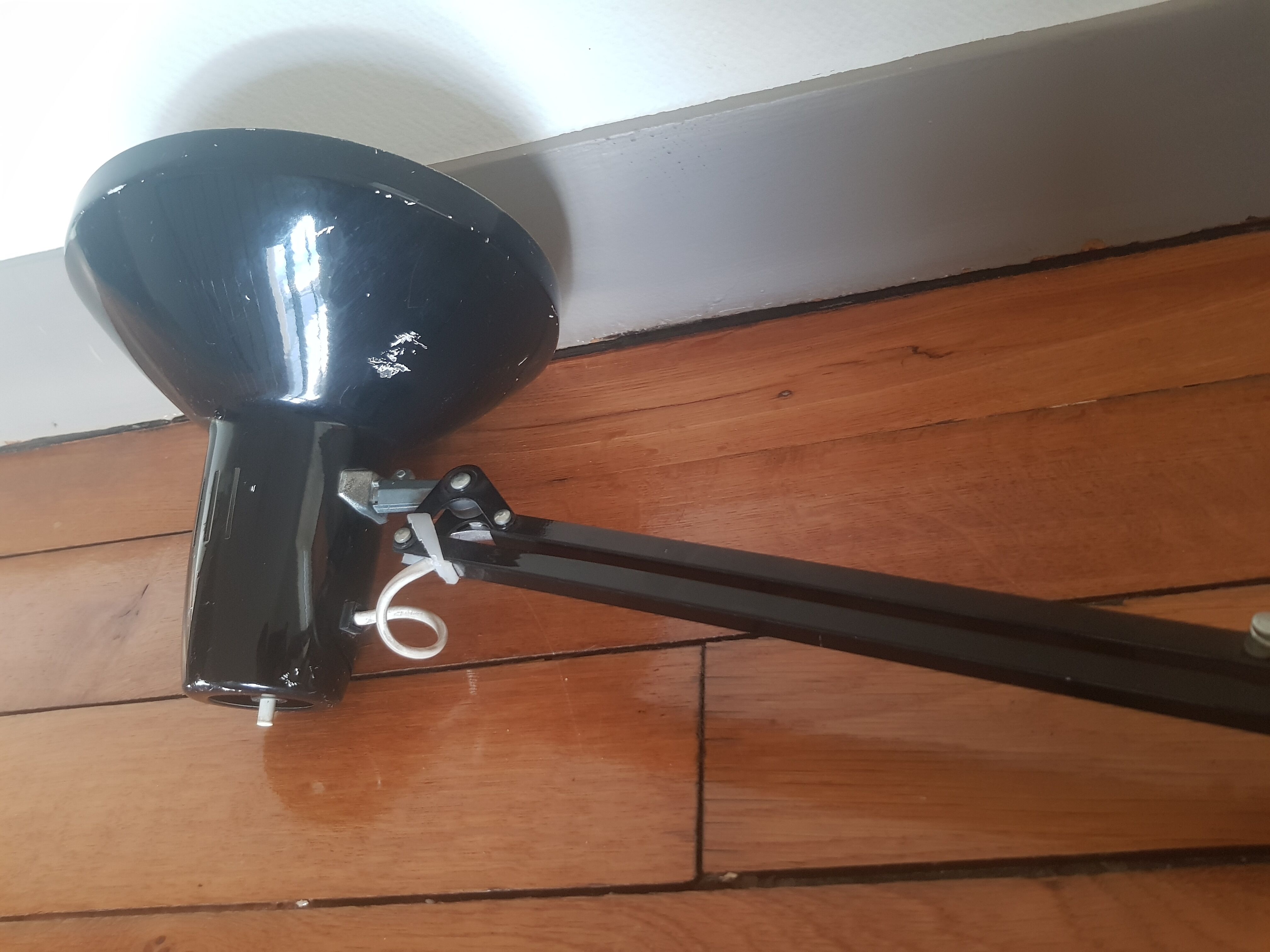 Ledu articulated lamp