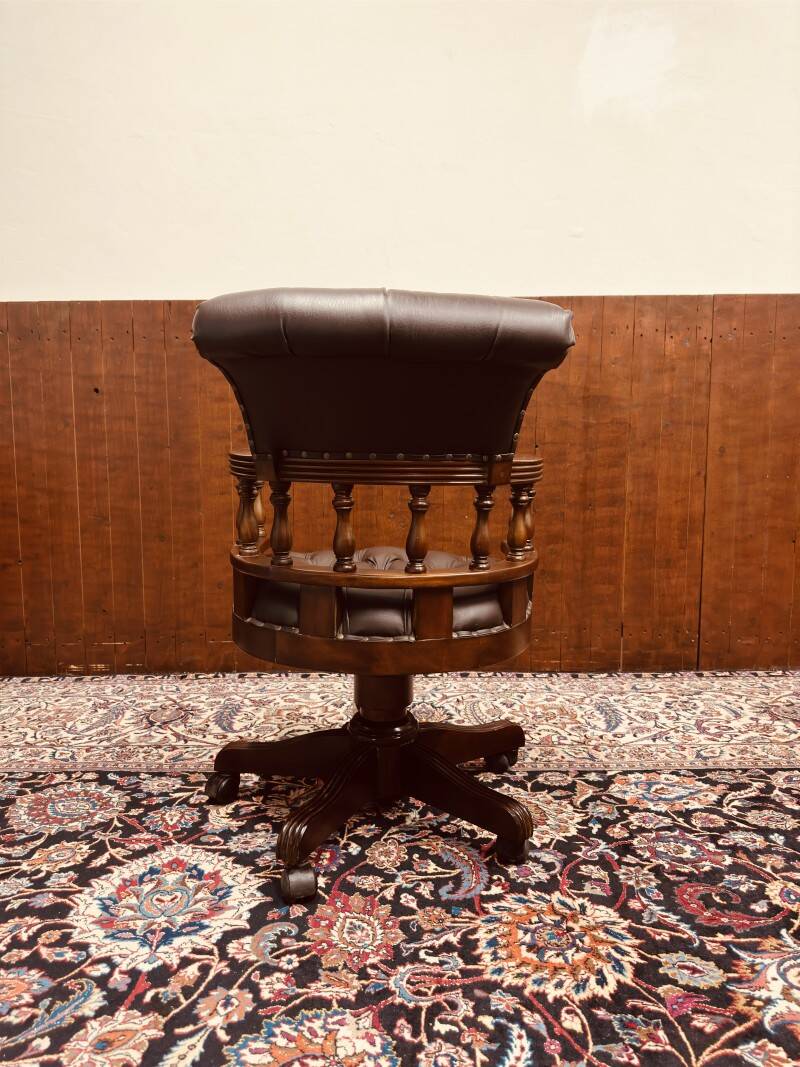 Chaise de bureau classique anglaise de style capitaine marron