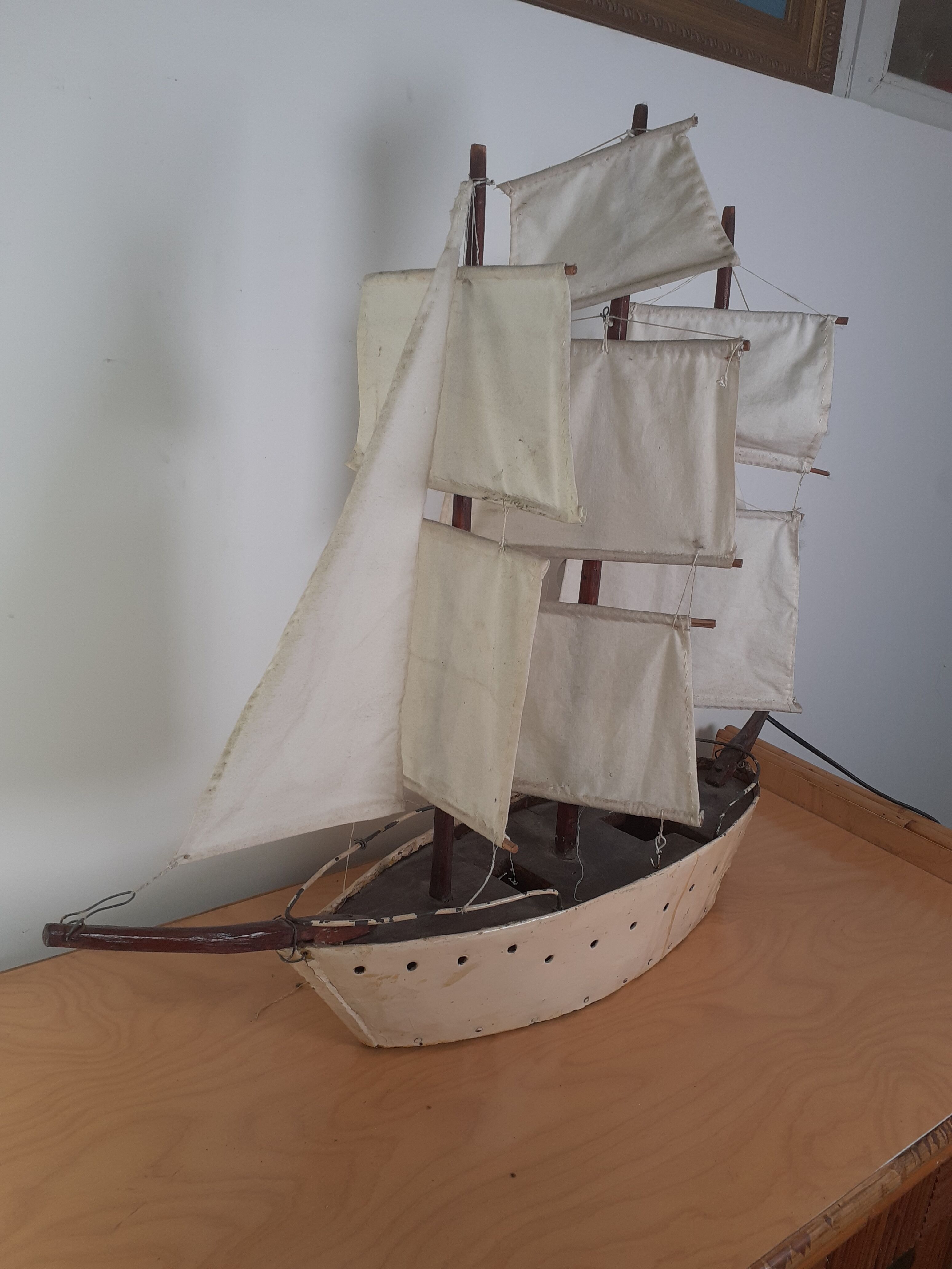 Model of sailboat 3 masts navigable bois blanc