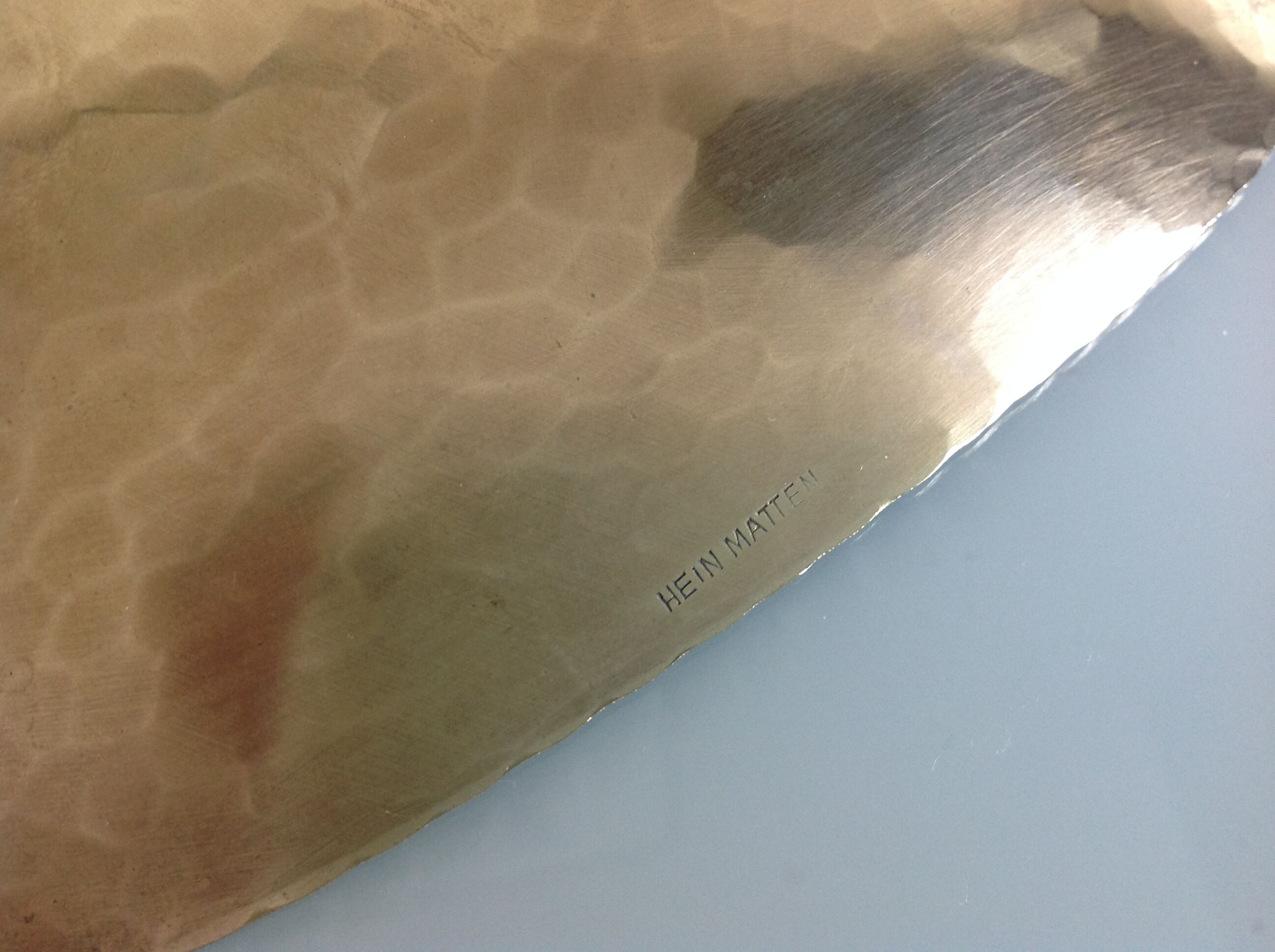 Tripod pocket vacuum in hammered brass
