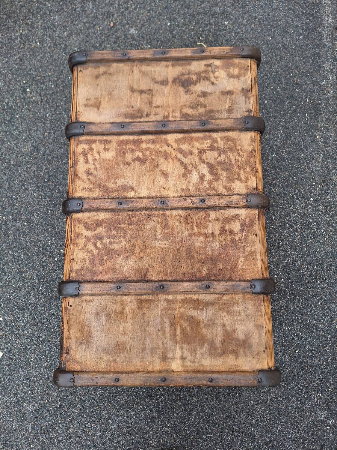 Wooden chest/box