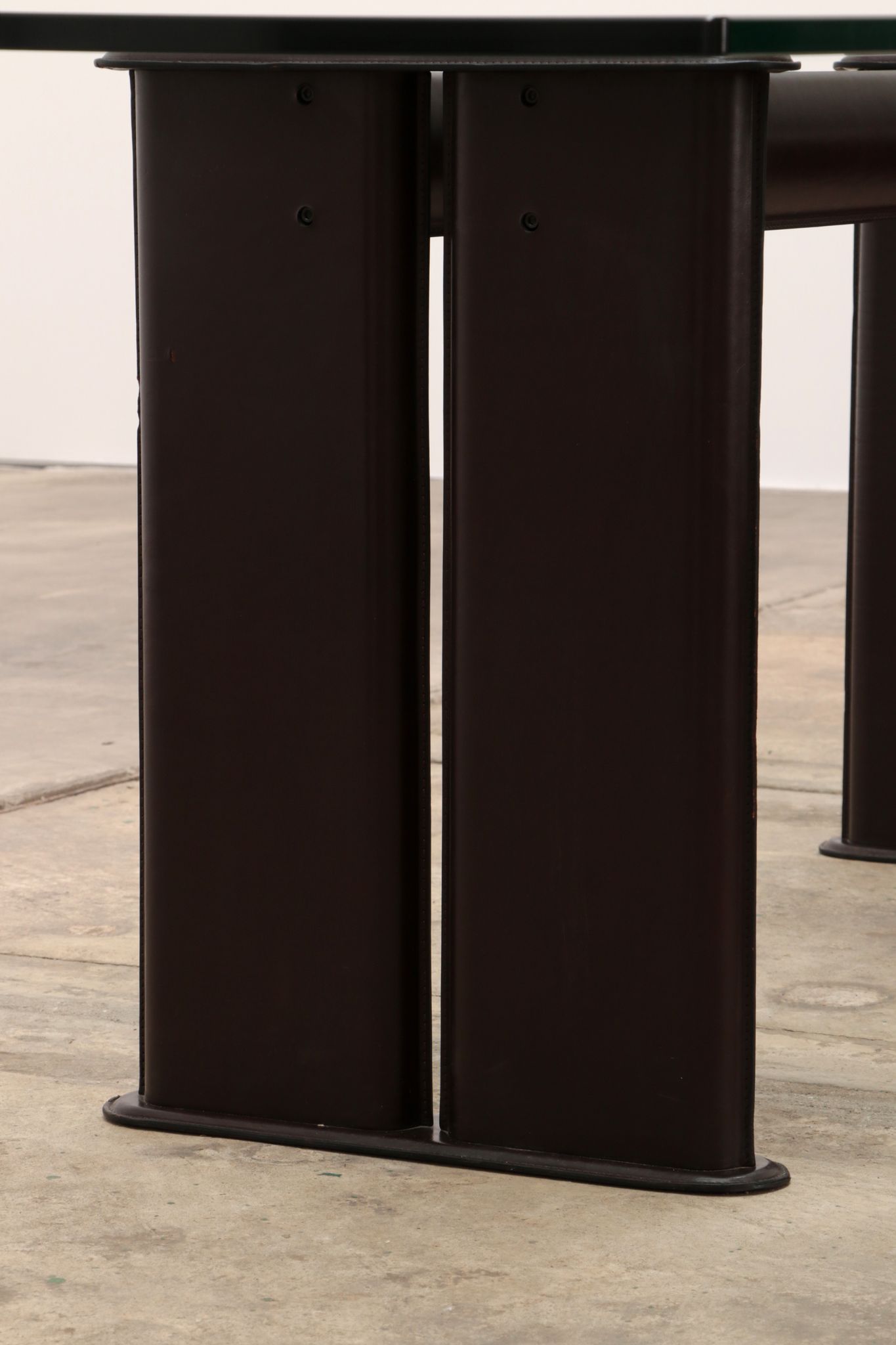 Tito Agnoli for Matteo Grassi leather dining table and six chairs