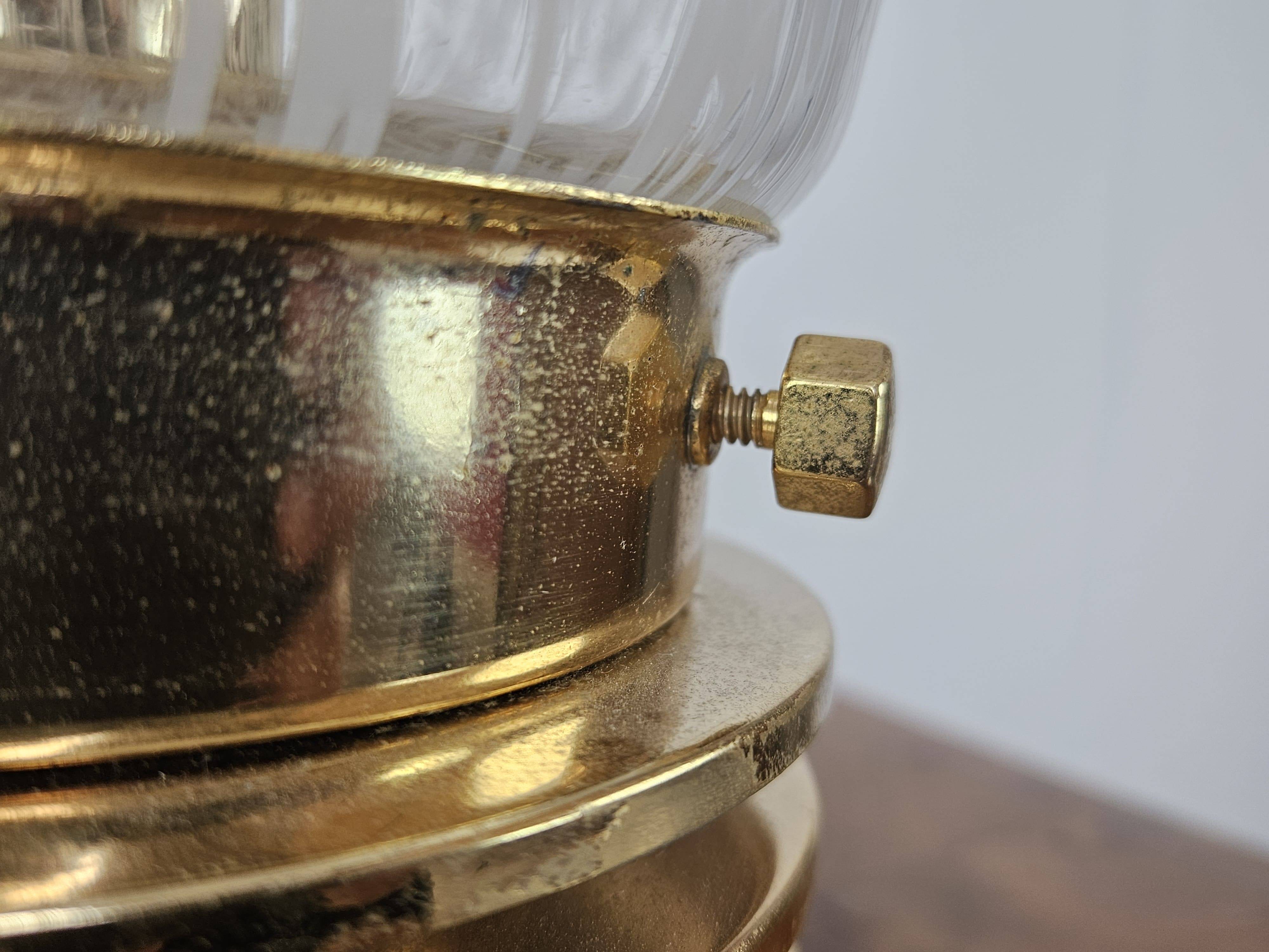 1970s table lamp in worked glass and gold metal