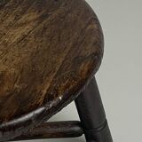 Tabouret tripode en bois ancien pour couteliers, bijoutiers et ouvriers