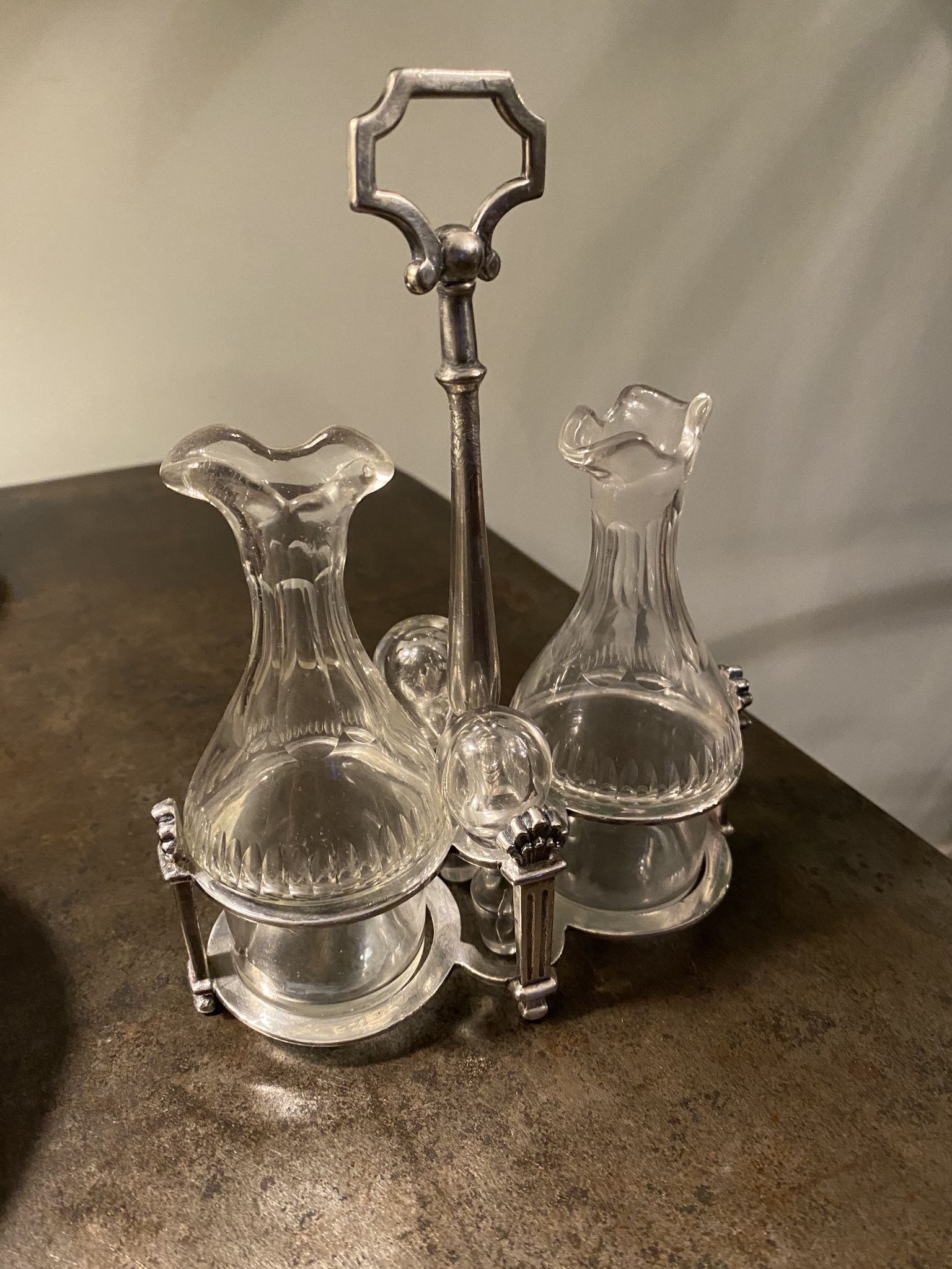 Ancien serviteur huile et vinaigre argent et verre taillé