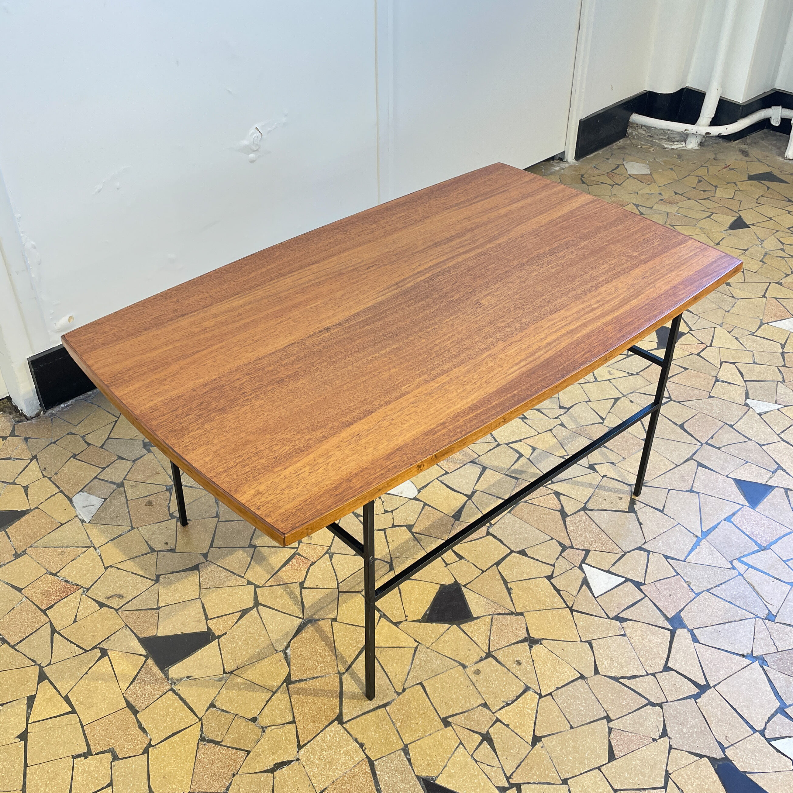 Coffee table 50s aerial base