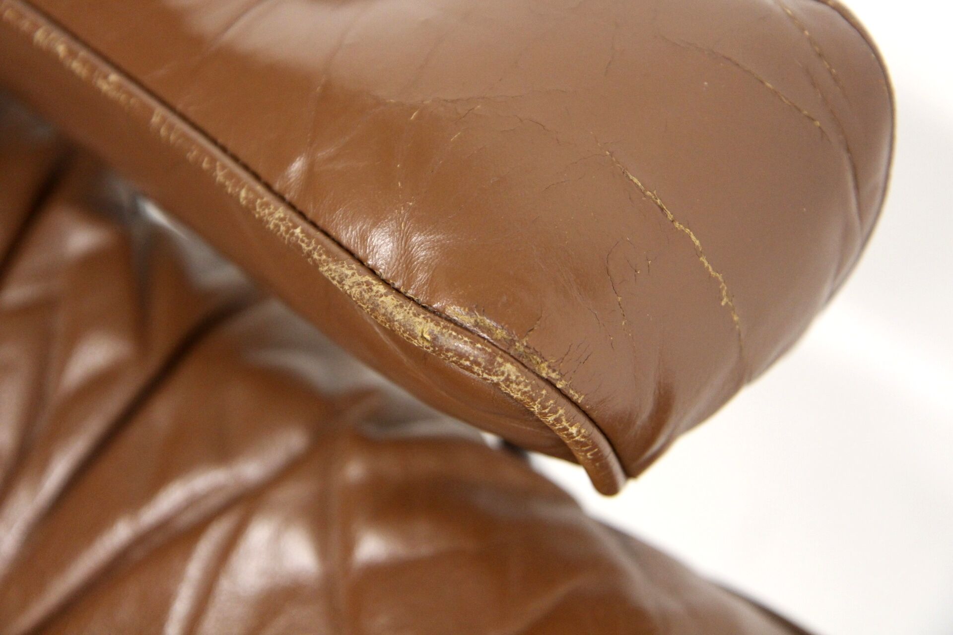 Rotating Scandinavian leather armchair, Swivel Sweden, 1970