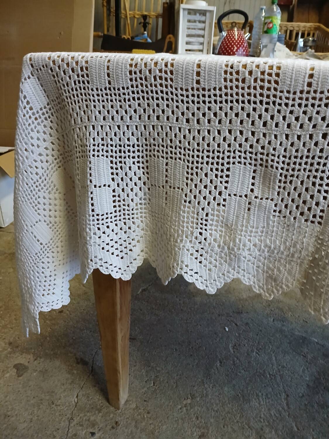 Dessus de lit / nappe / rideau ancien en crochet