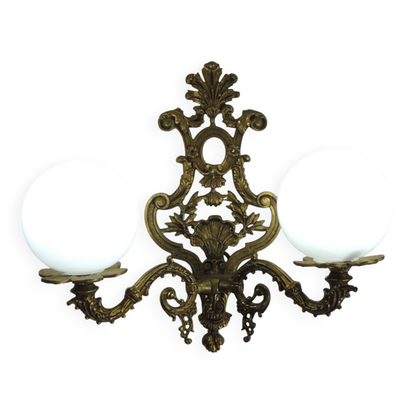 Applique murale ancienne en bronze doré à deux globes – Style Rococo,