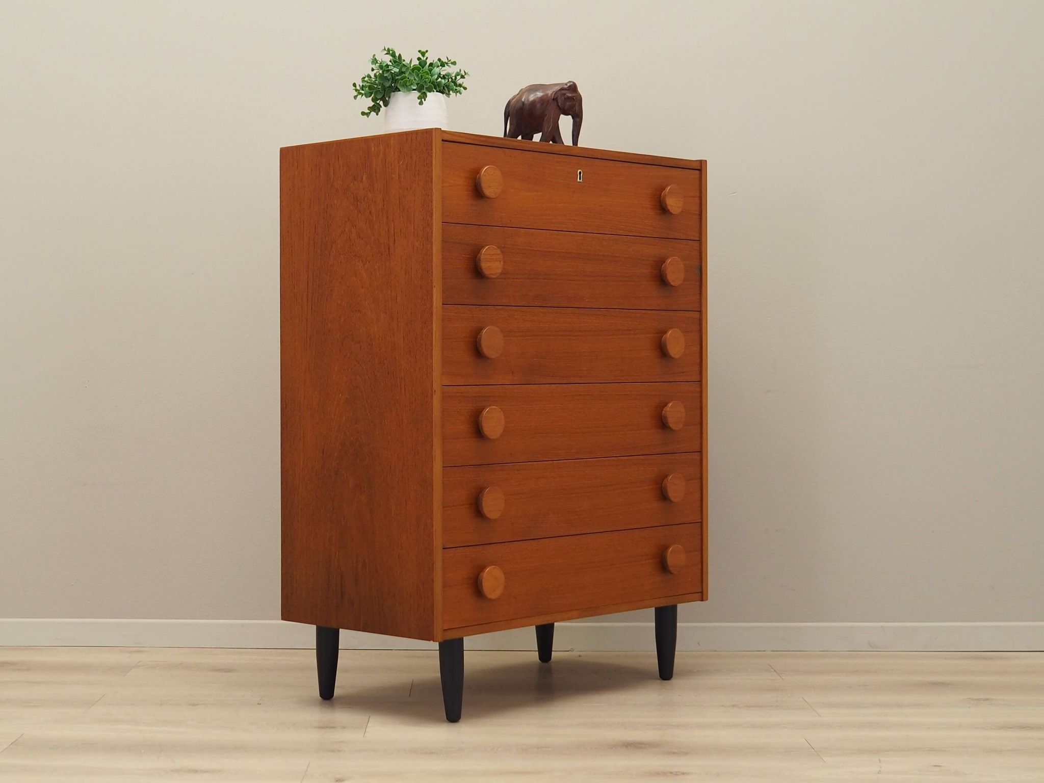 Commode en teck, design danois, années 1960, production : Danemark