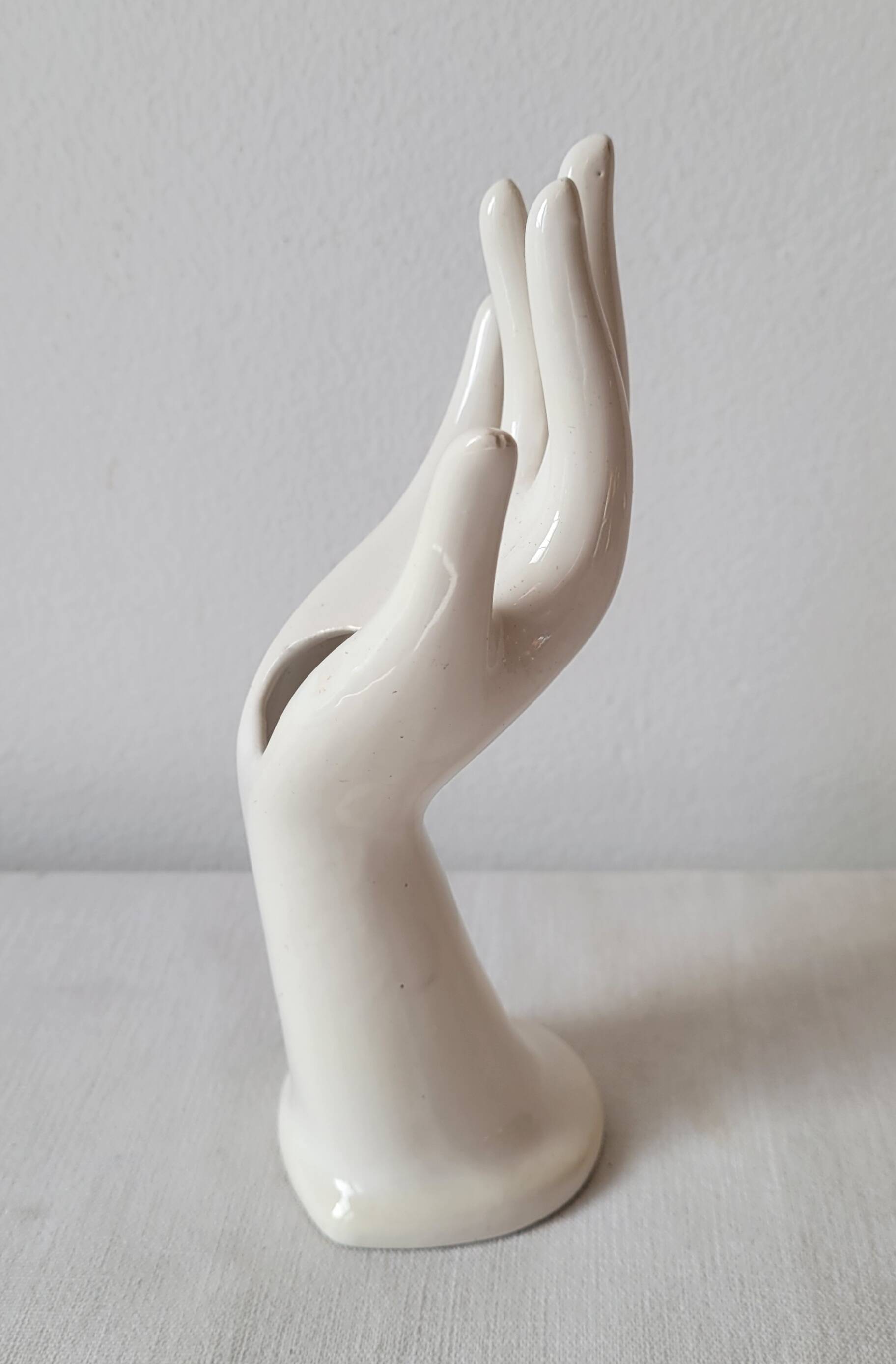 Hand-shaped ring vase
