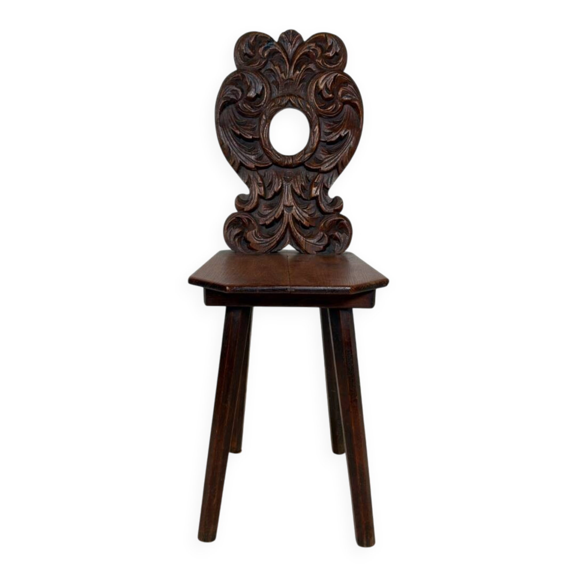 Chaise escabelle sculptée