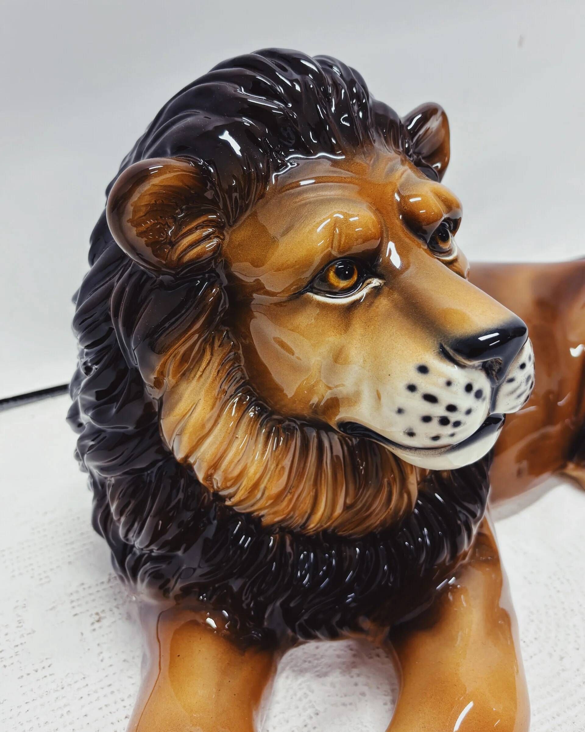 Lion statue ceramic