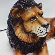Statue de lion en céramique