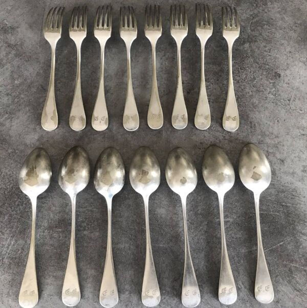 Lot de 15 anciens couverts en métal argenté monogrammé, orfèvrerie christofle