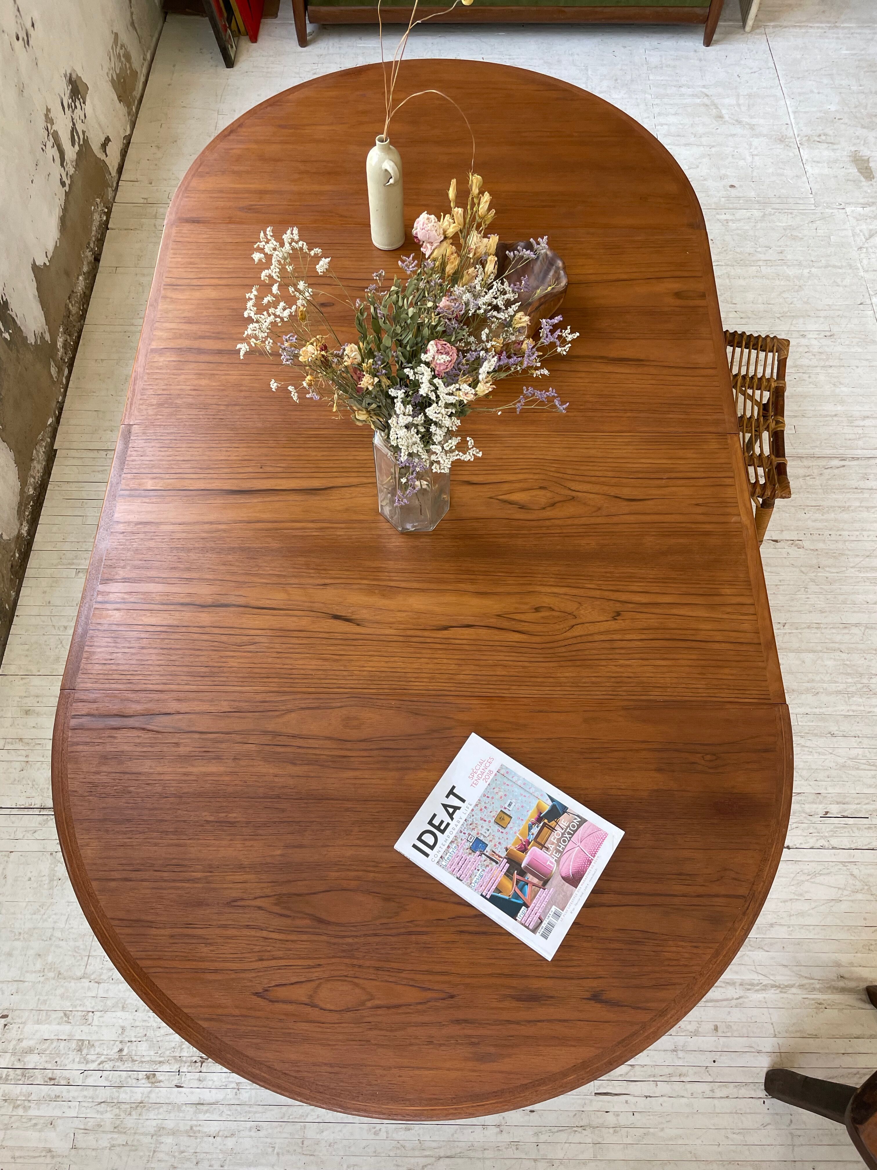 Round table 120-230 cm scandinavian samcom arne hovmand olsen