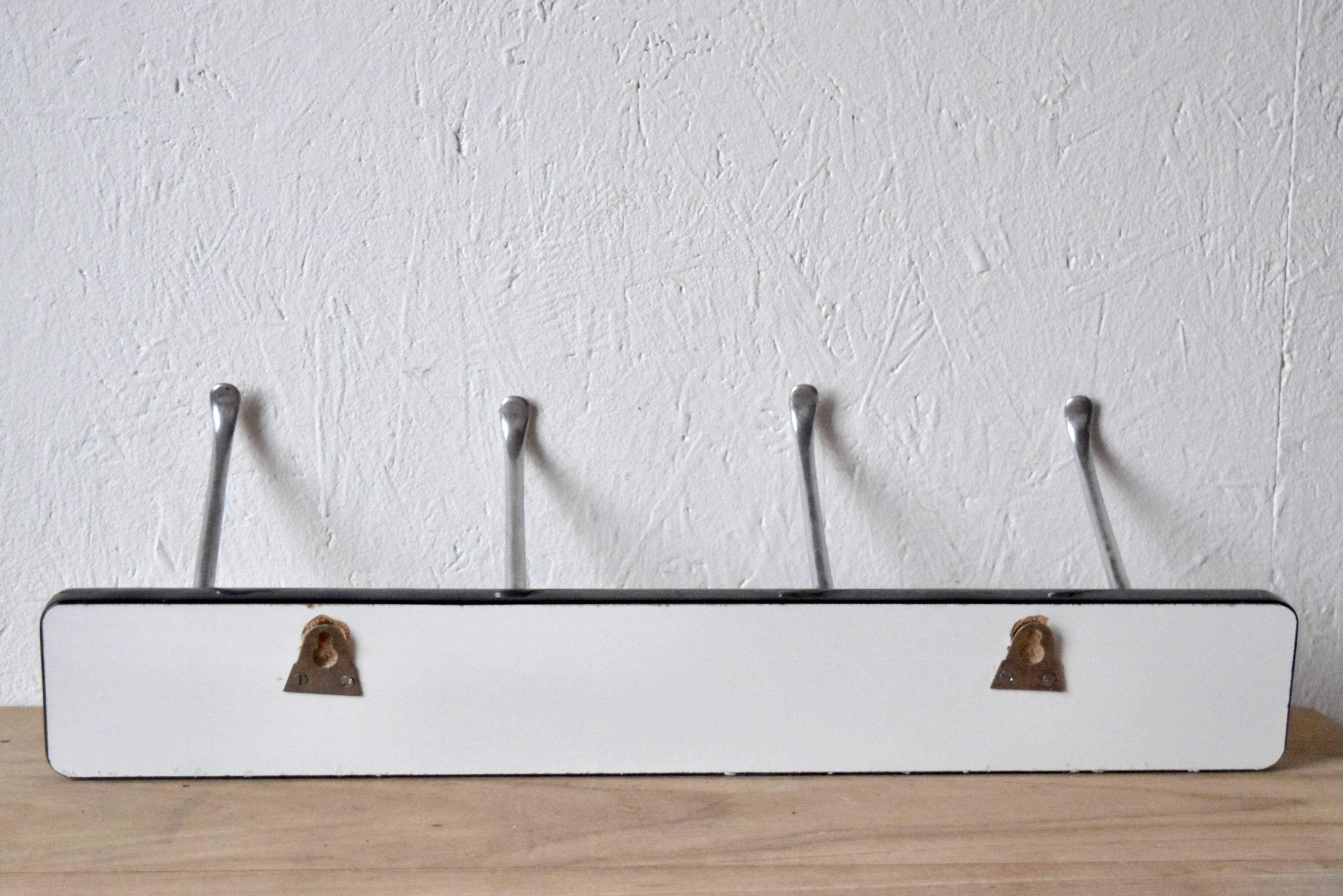 Vintage wall coat rack in white Formica - quadruple hook