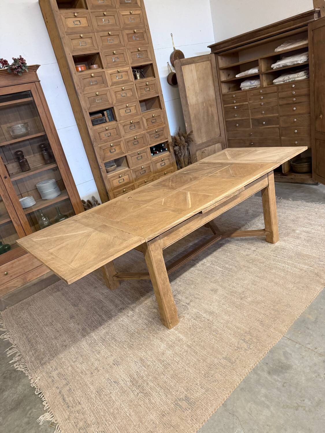 Table with integrated extensions