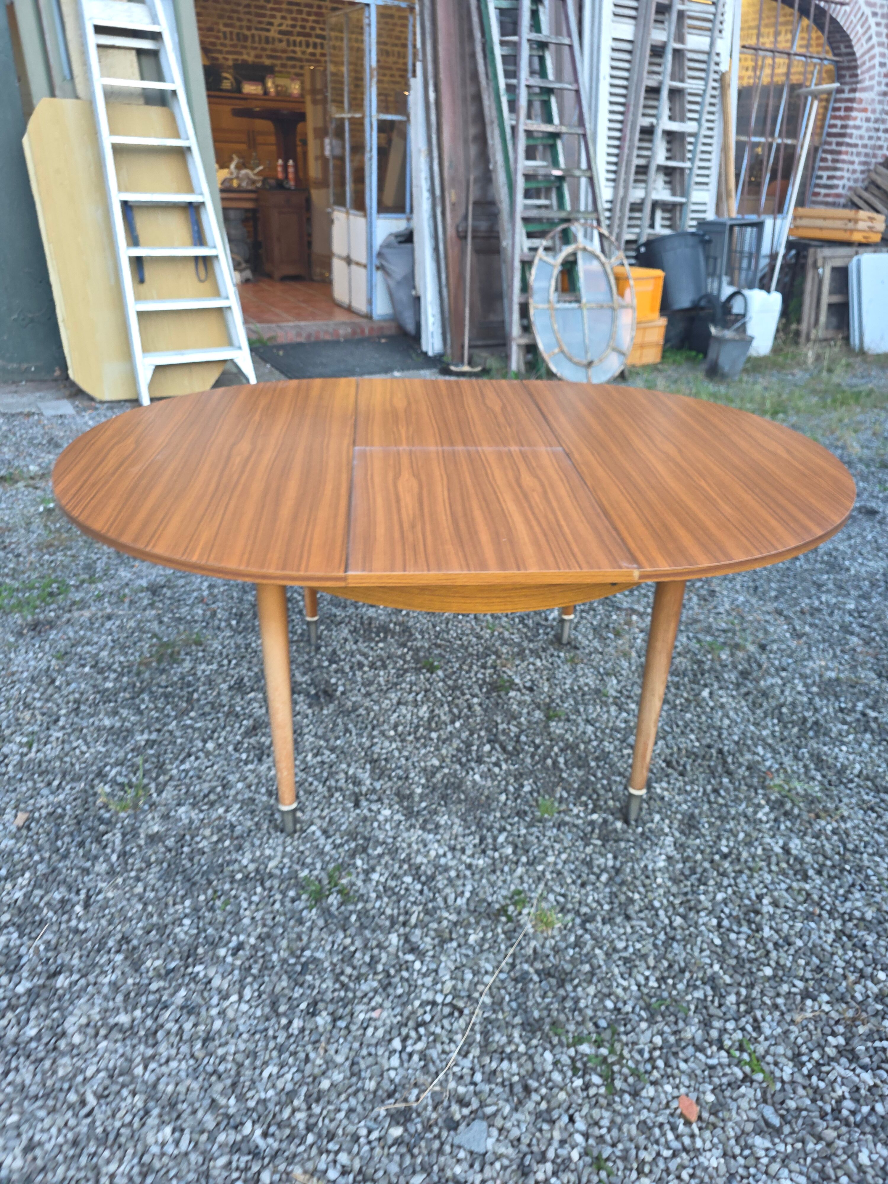 Table scandinave extensible en teck des années 60