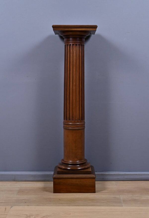Colonne en noyer massif, style Louis XVI – fin XIXe
