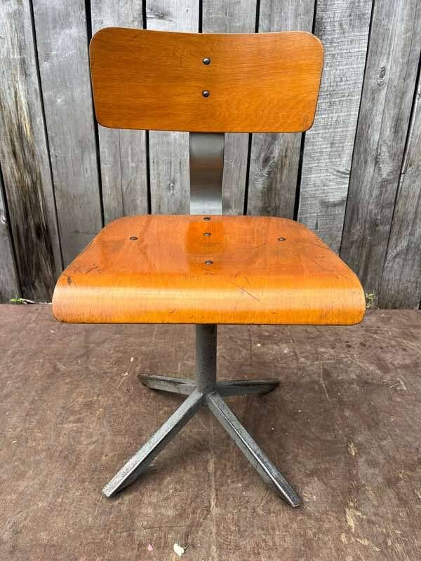 Vintage industrial workshop stool, height adjustable, 1960s.