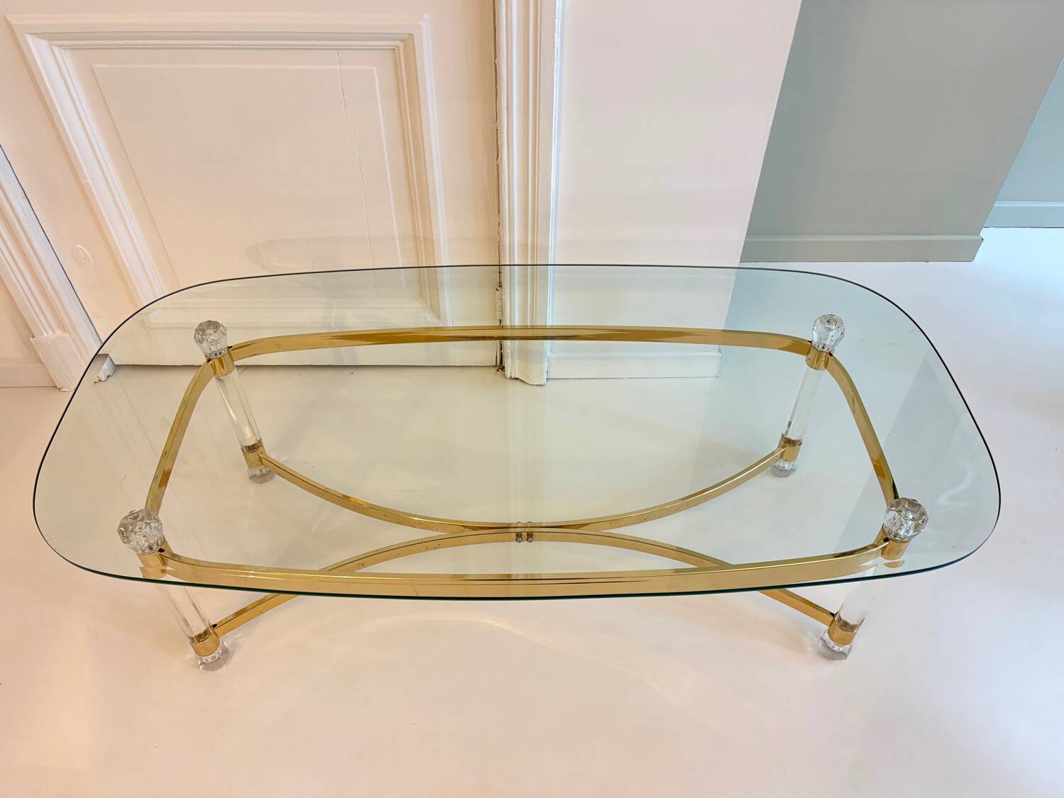 Vintage coffee table with bevelled glass and plexiglass from the 1970s.
